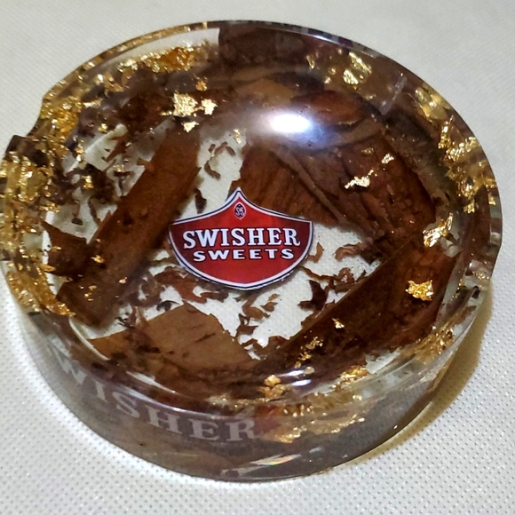 Resin ashtray - Picture 3 of 7
